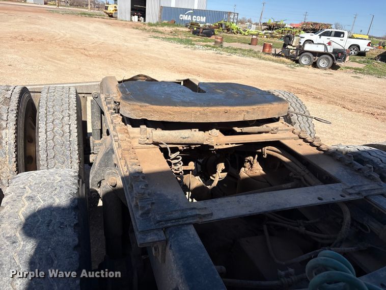 image for item FC2070 2007 Western Star 4900EX semi truck