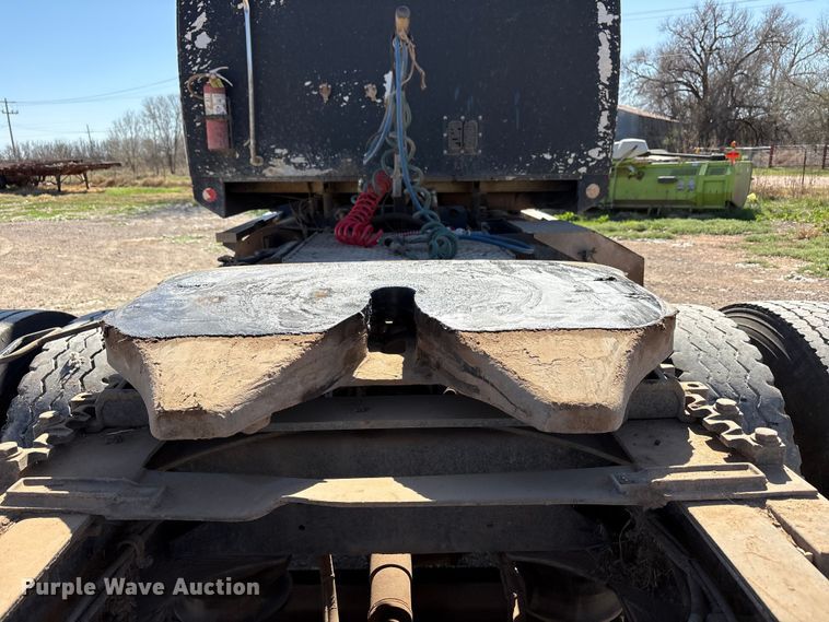 image for item FC2070 2007 Western Star 4900EX semi truck