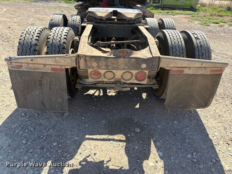 image for item FC2070 2007 Western Star 4900EX semi truck
