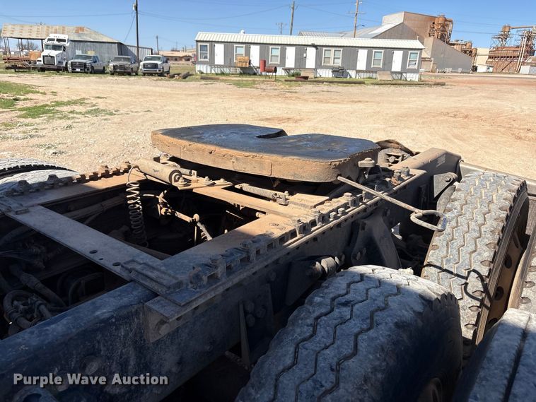 image for item FC2070 2007 Western Star 4900EX semi truck