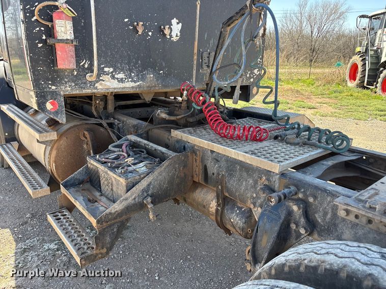 image for item FC2070 2007 Western Star 4900EX semi truck