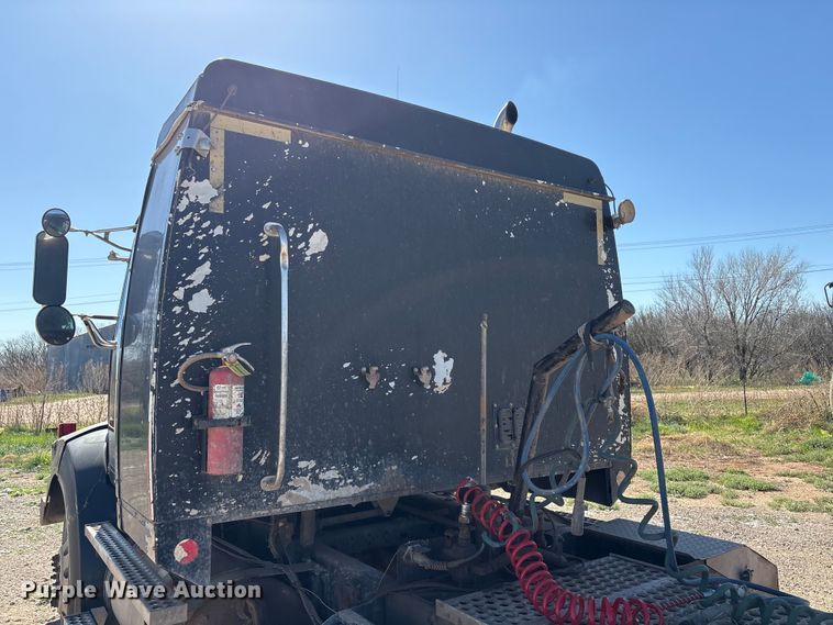 image for item FC2070 2007 Western Star 4900EX semi truck