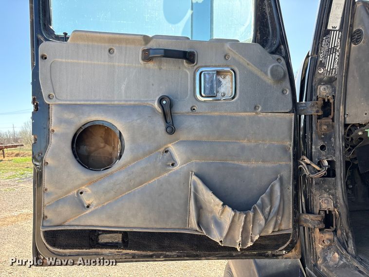 image for item FC2070 2007 Western Star 4900EX semi truck