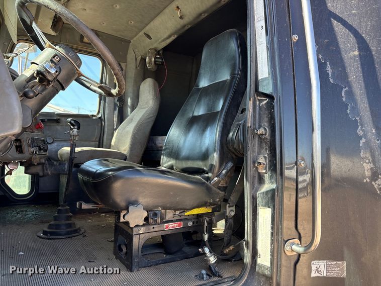 image for item FC2070 2007 Western Star 4900EX semi truck