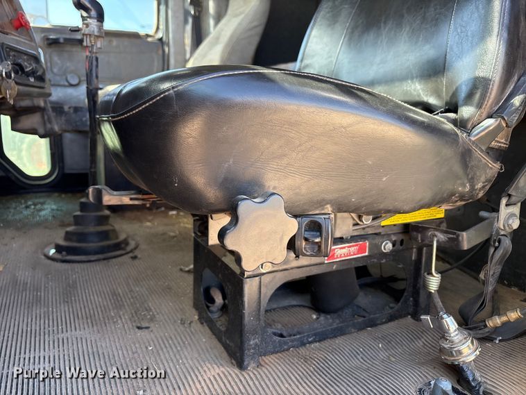 image for item FC2070 2007 Western Star 4900EX semi truck