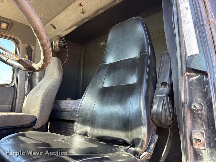 image for item FC2070 2007 Western Star 4900EX semi truck