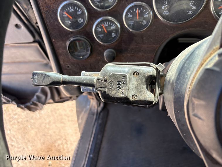image for item FC2070 2007 Western Star 4900EX semi truck