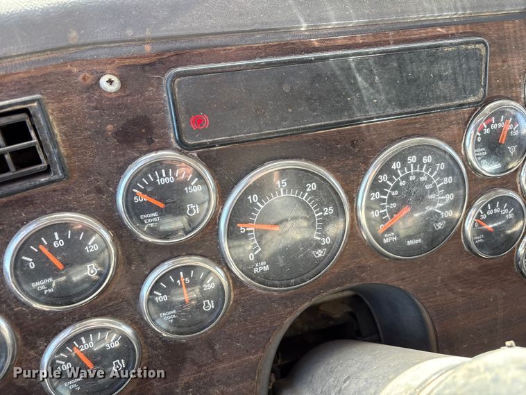 image for item FC2070 2007 Western Star 4900EX semi truck