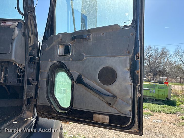 image for item FC2070 2007 Western Star 4900EX semi truck
