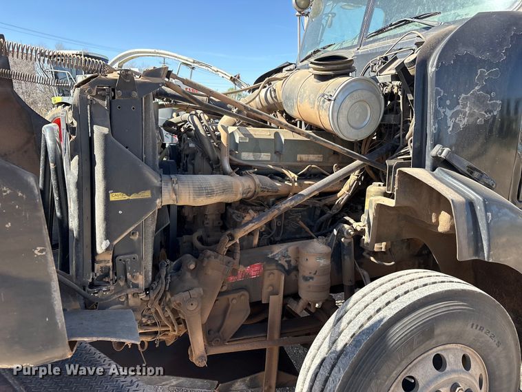 image for item FC2070 2007 Western Star 4900EX semi truck