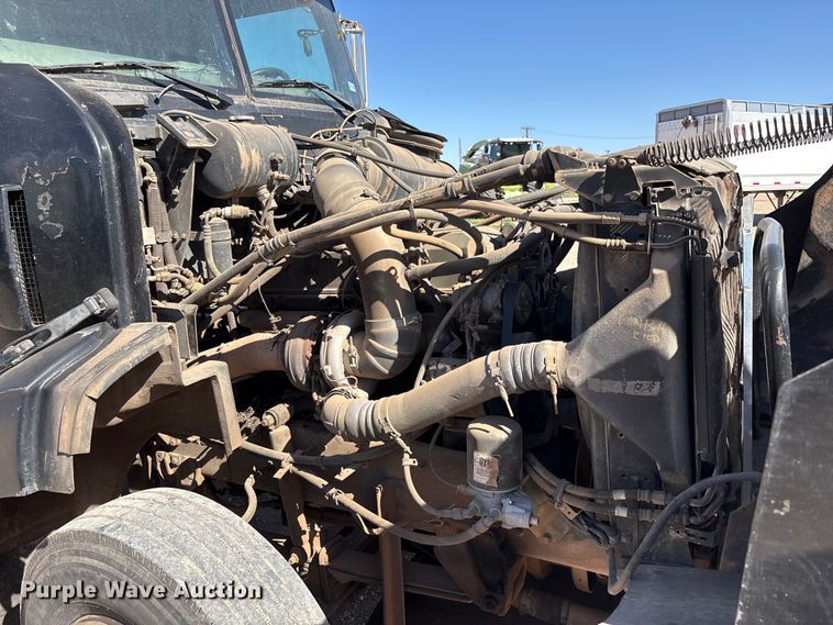 image for item FC2070 2007 Western Star 4900EX semi truck