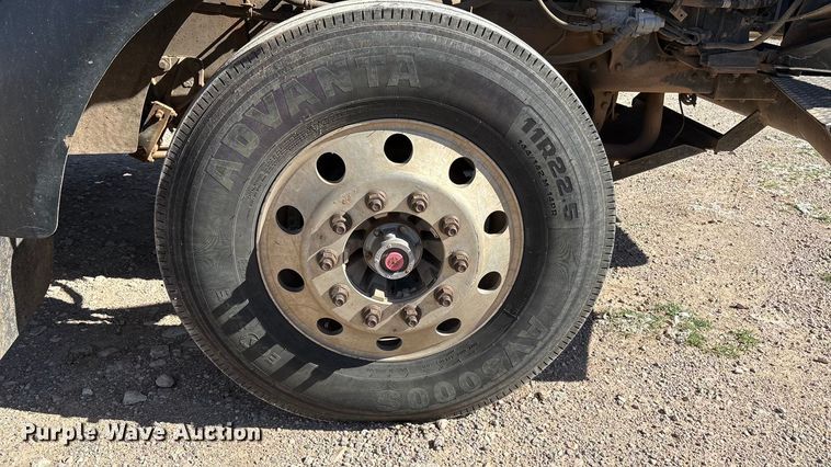 image for item FC2070 2007 Western Star 4900EX semi truck