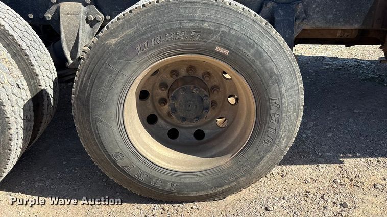 image for item FC2070 2007 Western Star 4900EX semi truck