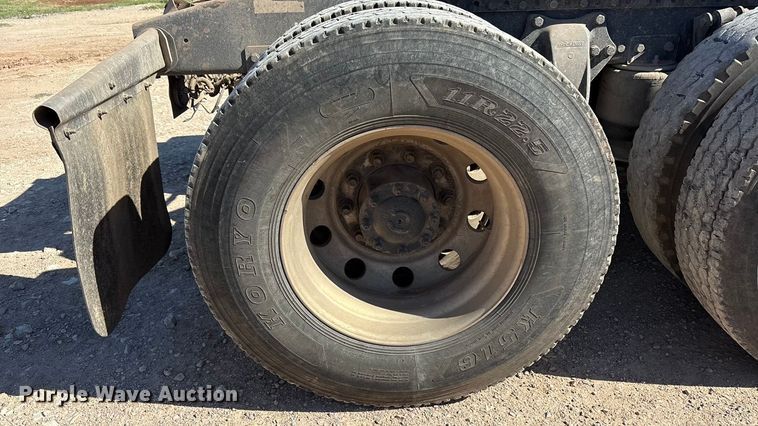 image for item FC2070 2007 Western Star 4900EX semi truck