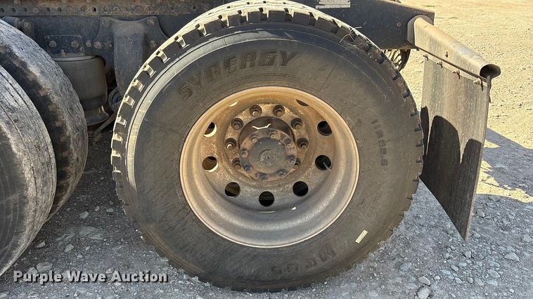 image for item FC2070 2007 Western Star 4900EX semi truck