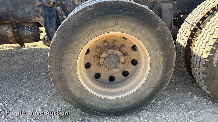image for item FC2070 2007 Western Star 4900EX semi truck