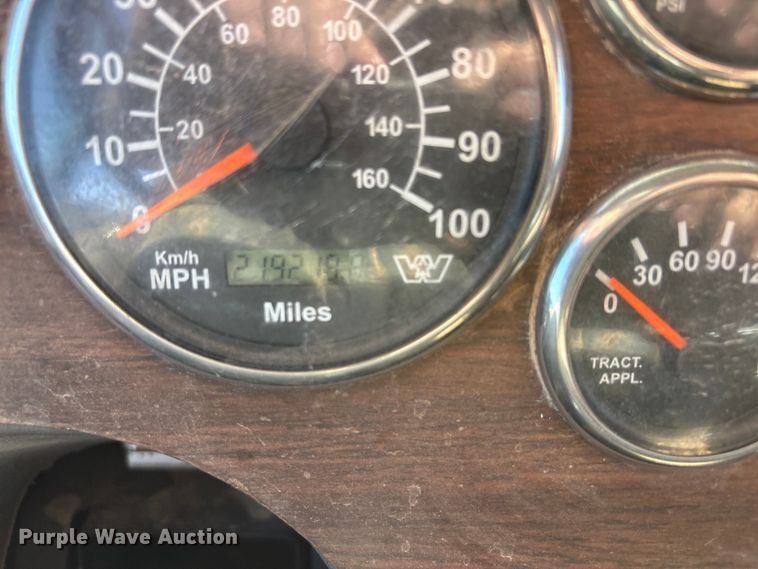 image for item FC2070 2007 Western Star 4900EX semi truck