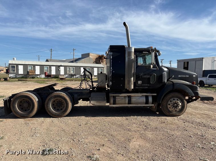 image for item FC2073 2007 Western Star 4900EX semi truck