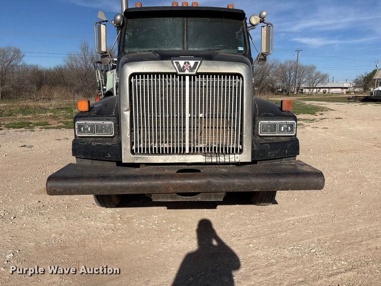 image for item FC2073 2007 Western Star 4900EX semi truck
