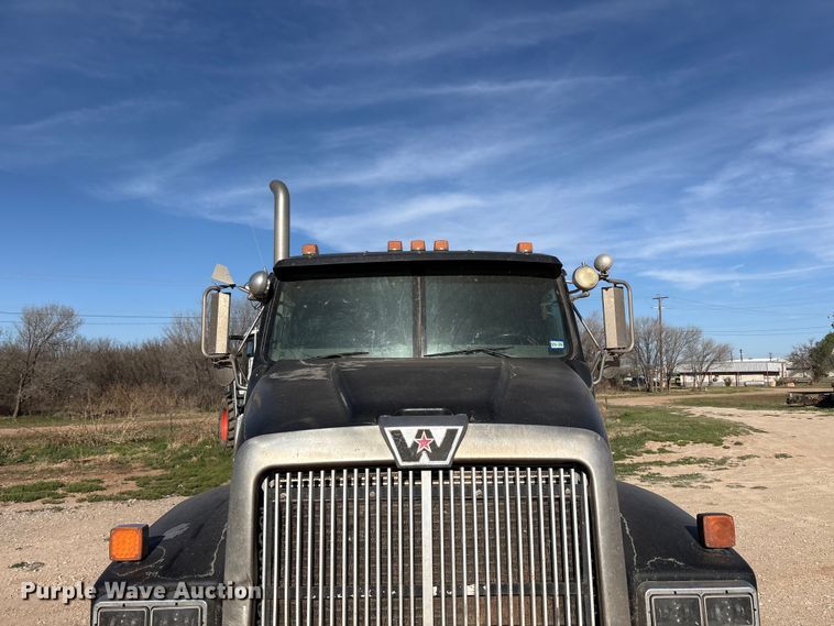 image for item FC2073 2007 Western Star 4900EX semi truck