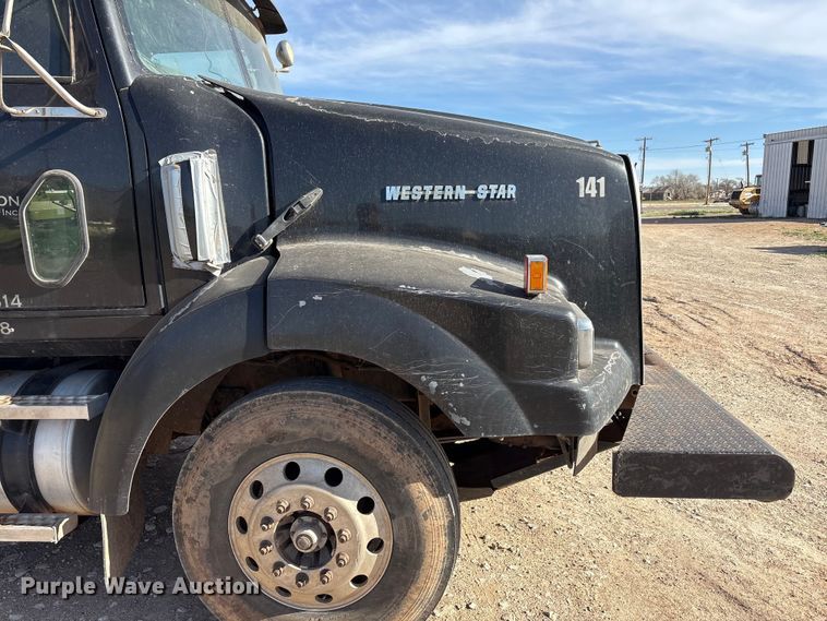 image for item FC2073 2007 Western Star 4900EX semi truck