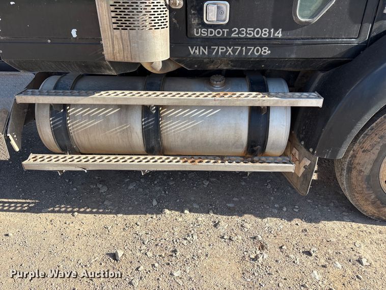image for item FC2073 2007 Western Star 4900EX semi truck