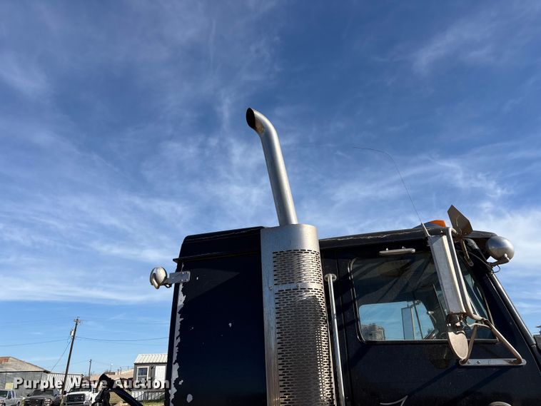 image for item FC2073 2007 Western Star 4900EX semi truck
