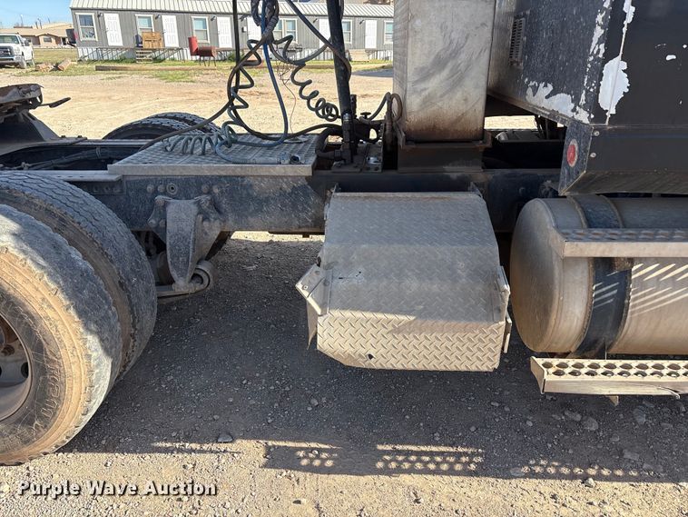 image for item FC2073 2007 Western Star 4900EX semi truck