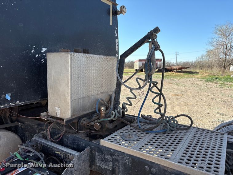 image for item FC2073 2007 Western Star 4900EX semi truck