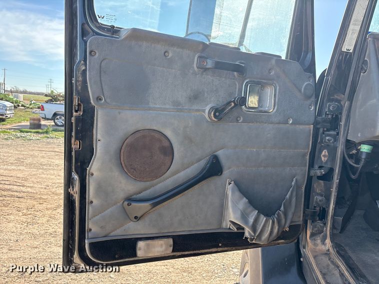 image for item FC2073 2007 Western Star 4900EX semi truck