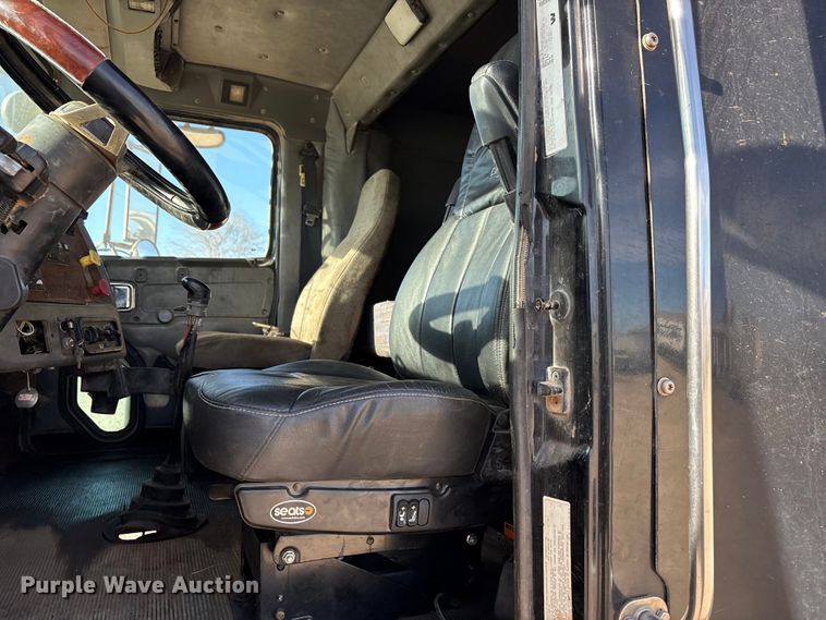 image for item FC2073 2007 Western Star 4900EX semi truck