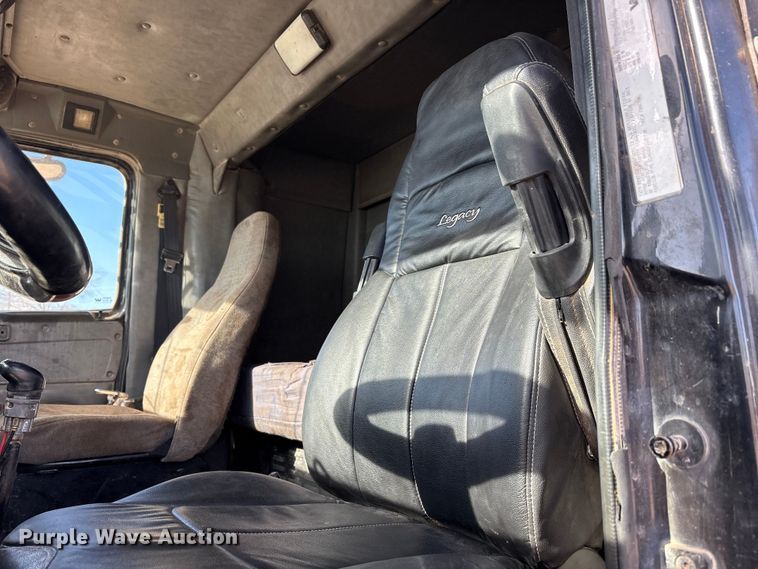 image for item FC2073 2007 Western Star 4900EX semi truck