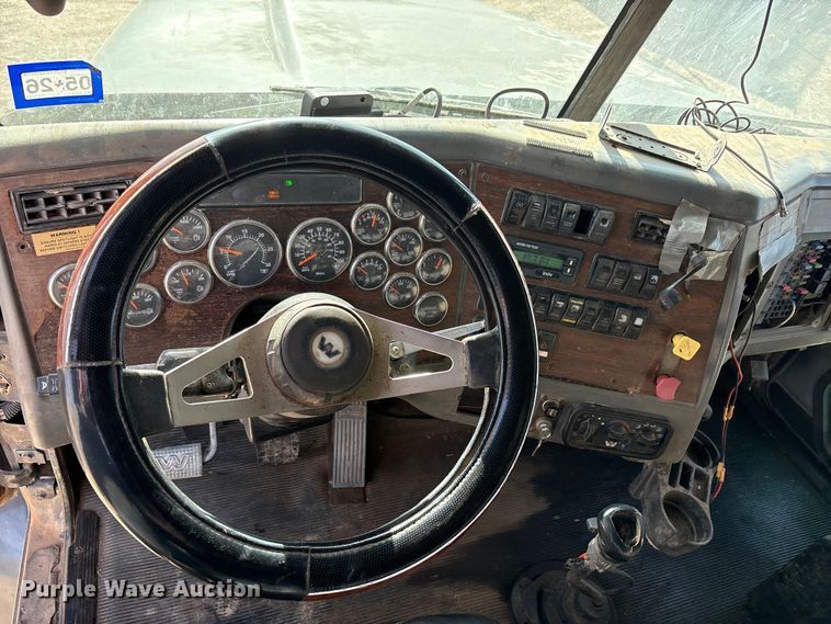 image for item FC2073 2007 Western Star 4900EX semi truck