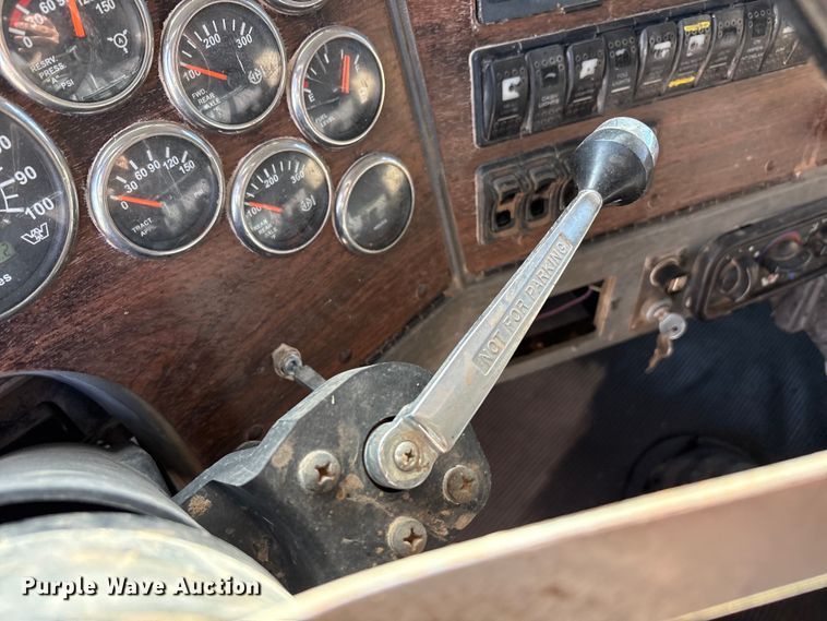 image for item FC2073 2007 Western Star 4900EX semi truck