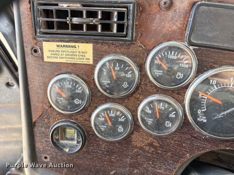 image for item FC2073 2007 Western Star 4900EX semi truck