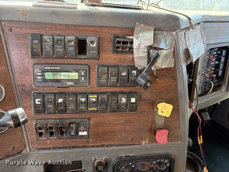 image for item FC2073 2007 Western Star 4900EX semi truck