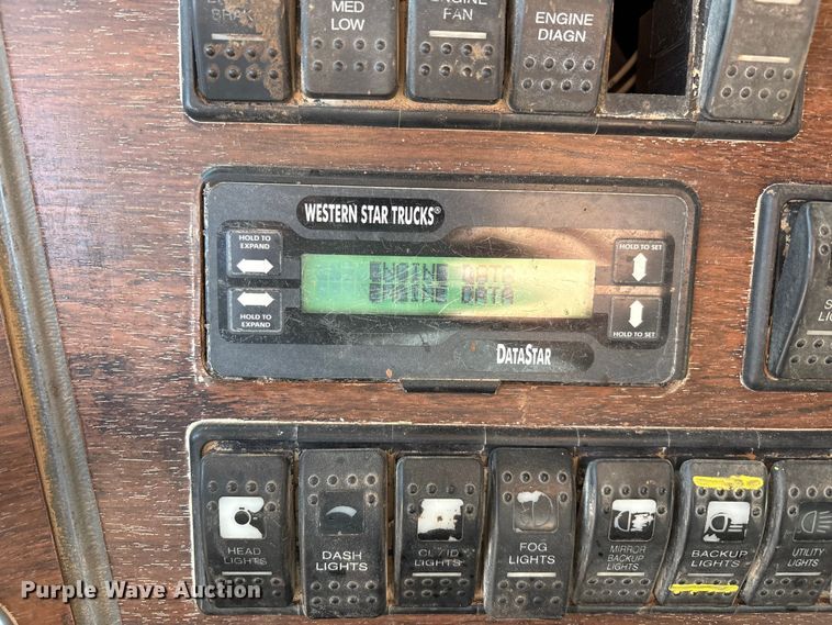 image for item FC2073 2007 Western Star 4900EX semi truck