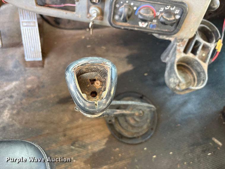 image for item FC2073 2007 Western Star 4900EX semi truck