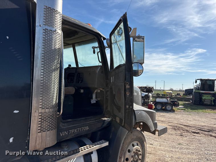 image for item FC2073 2007 Western Star 4900EX semi truck