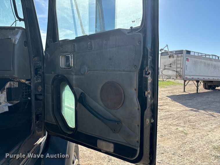 image for item FC2073 2007 Western Star 4900EX semi truck