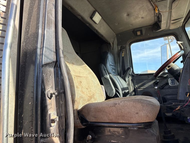 image for item FC2073 2007 Western Star 4900EX semi truck