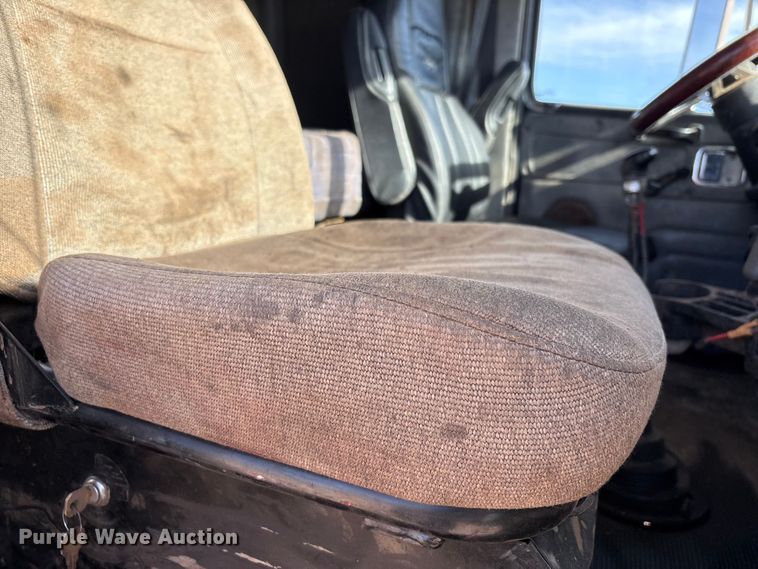 image for item FC2073 2007 Western Star 4900EX semi truck