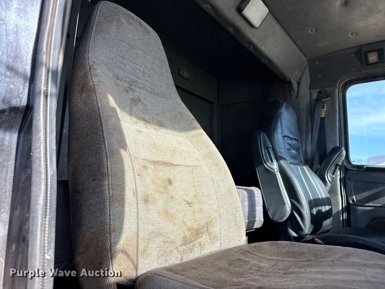 image for item FC2073 2007 Western Star 4900EX semi truck