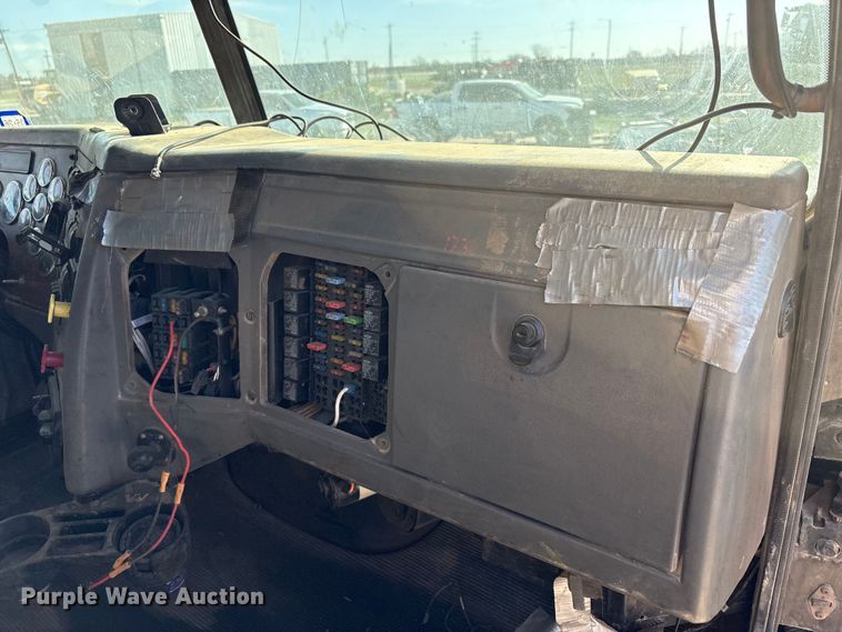 image for item FC2073 2007 Western Star 4900EX semi truck