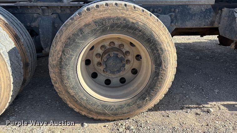 image for item FC2073 2007 Western Star 4900EX semi truck