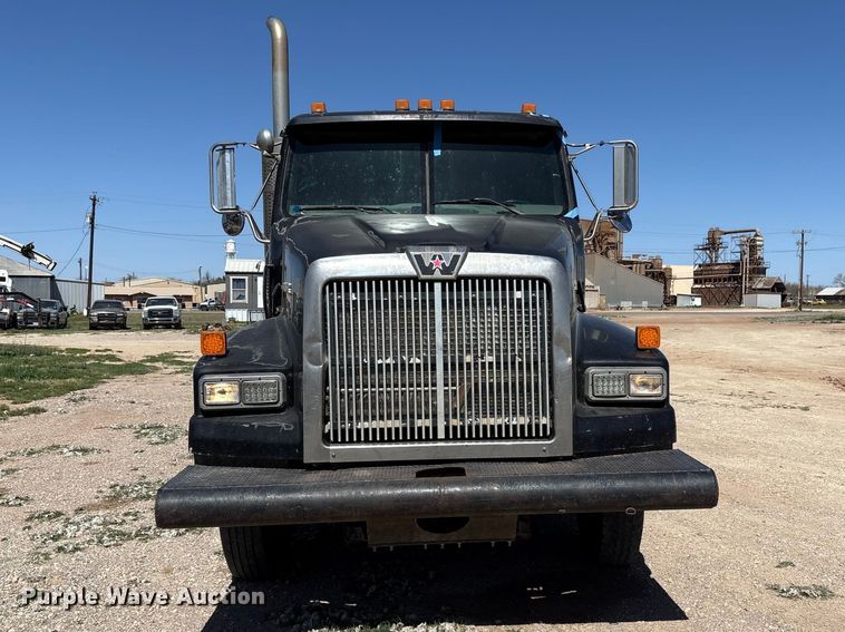 image for item FC2076 2007 Western Star 4900EX semi truck