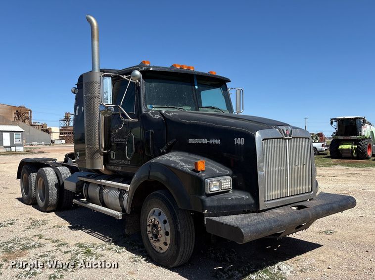 image for item FC2076 2007 Western Star 4900EX semi truck