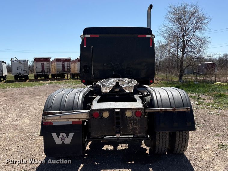 image for item FC2076 2007 Western Star 4900EX semi truck