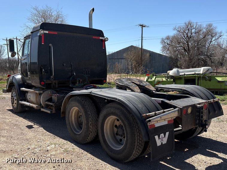 image for item FC2076 2007 Western Star 4900EX semi truck