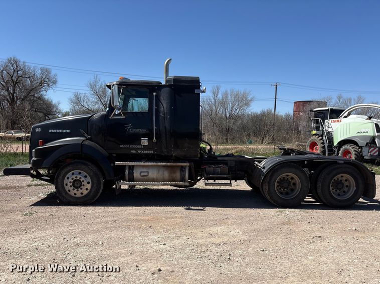 image for item FC2076 2007 Western Star 4900EX semi truck